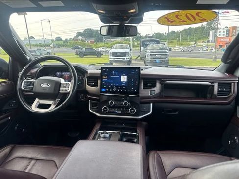 Used 2024 Ford Expedition Limited RWD image 18