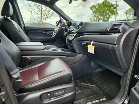 Used 2025 Honda Ridgeline Black Edition image 11
