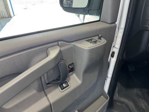 Used 2024 Chevrolet Express 2500 w/ Driver Convenience Package RWD image 6