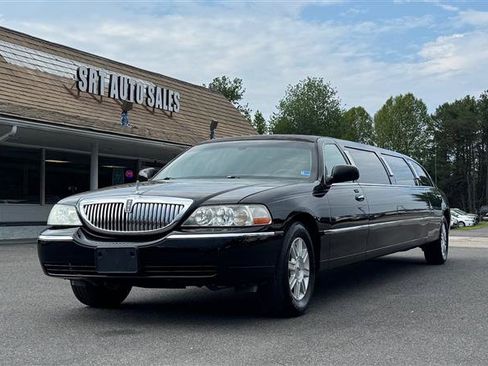 Used 2008 Lincoln Town Car Executive RWD image 2