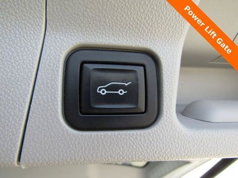 Used 2023 GMC Acadia SLT w/ Technology Package FWD image 25