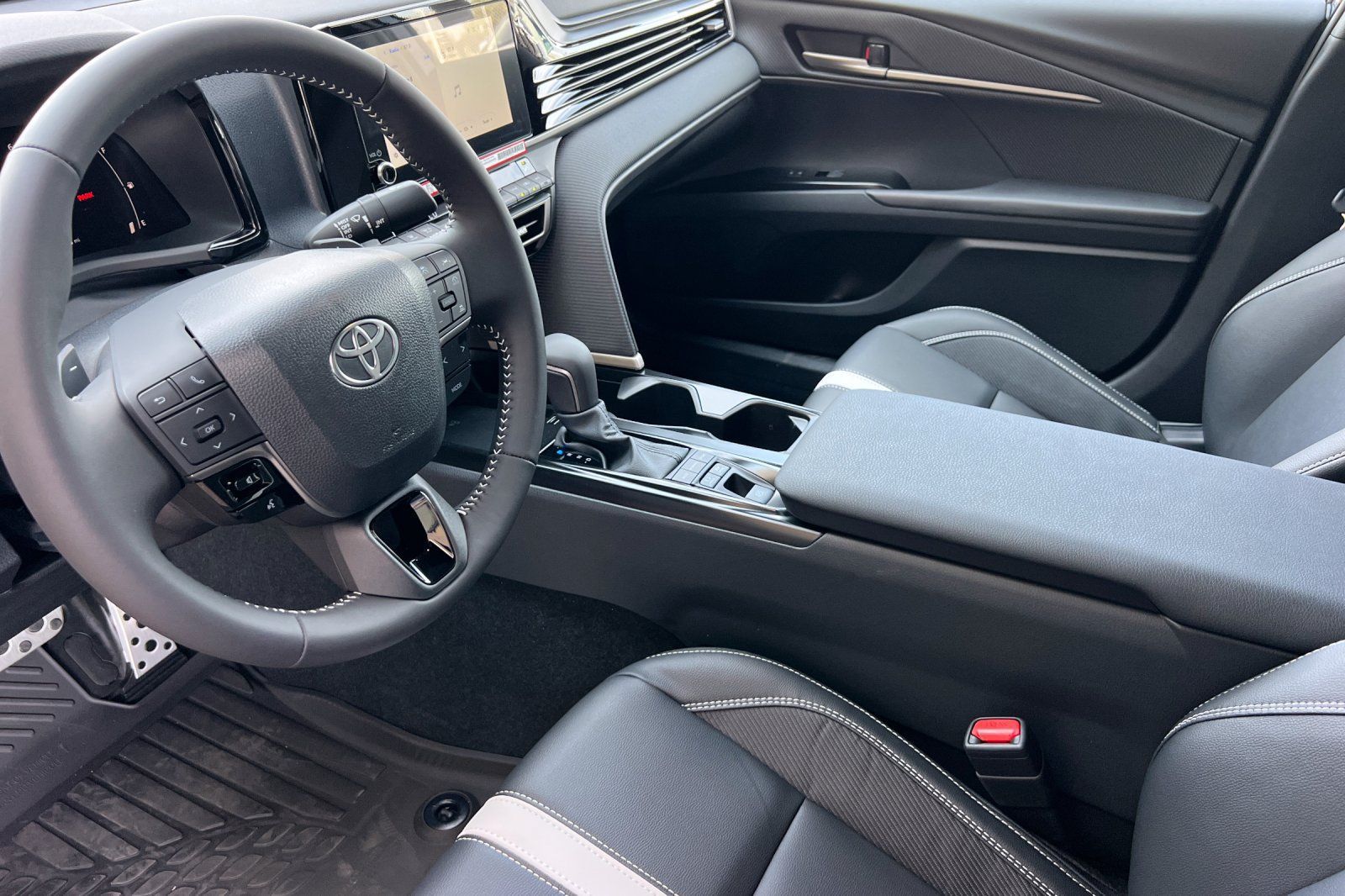 New 2026 Toyota Camry SE FWD image 9
