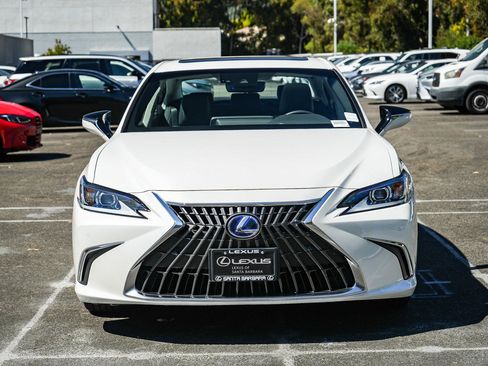 Used 2022 Lexus ES 300h w/ Premium Package FWD image 2