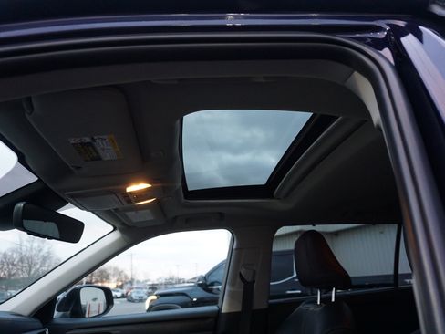 Used 2025 Toyota Highlander XLE image 8