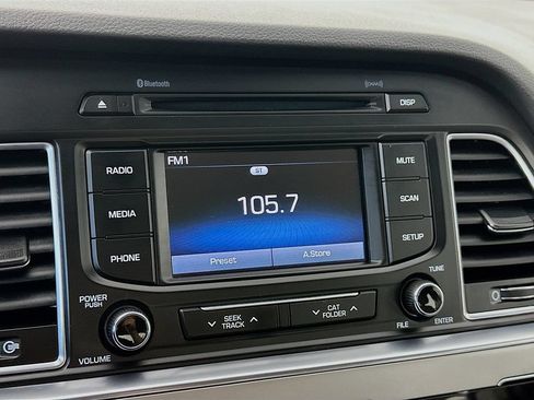 Used 2015 Hyundai Sonata SE w/ Option Group 09 FWD image 17