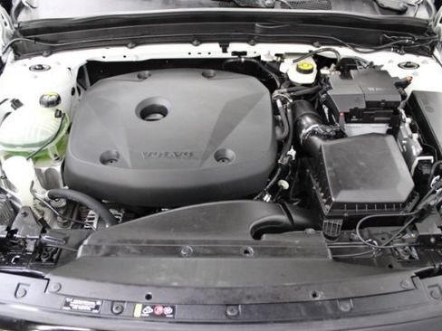 Used 2019 Volvo XC40 T4 R-Design FWD image 27