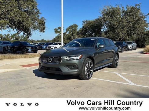 Used 2026 Volvo V60 B5 Cross Country Ultra w/ Protection Package Premier image 1