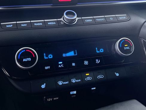 Used 2025 Hyundai Elantra SEL image 21