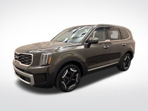 Certified 2024 Kia Telluride S FWD image 2