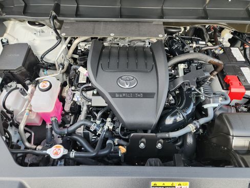 Used 2024 Toyota Highlander Platinum FWD image 8