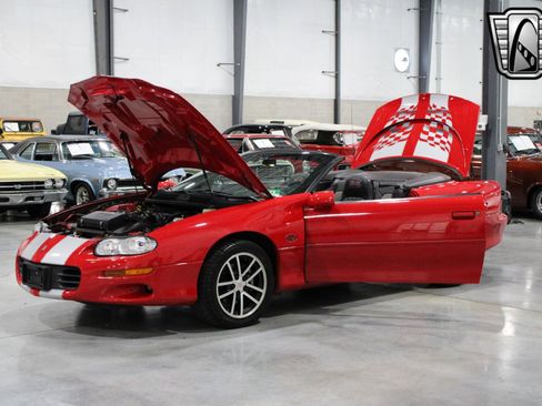 Used 2002 Chevrolet Camaro Z28 w/ SS Performance/Appearance Pkg image 16