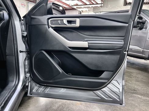 Used 2023 Ford Explorer XLT RWD image 32