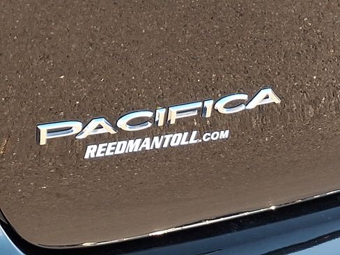 Certified 2024 Chrysler Pacifica Touring-L image 33