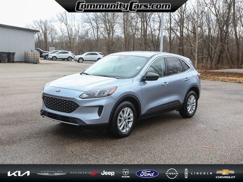 Used 2022 Ford Escape SE image 2