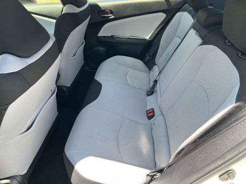 Used 2020 Toyota Prius LE image 30