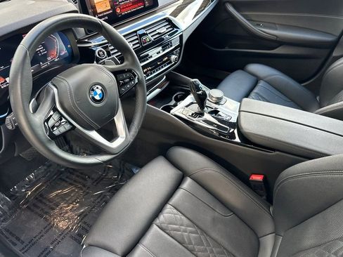 Used 2022 BMW 530i w/ Convenience Package image 9