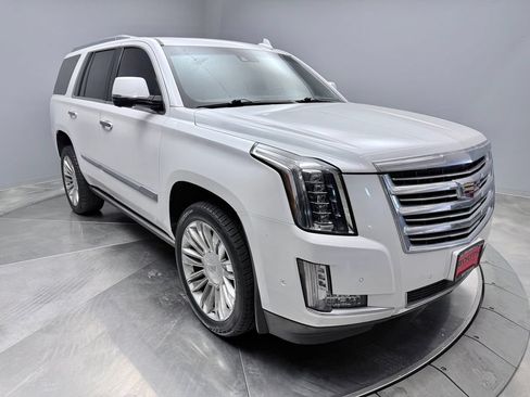 Used 2020 Cadillac Escalade Platinum AWD/4WD image 3