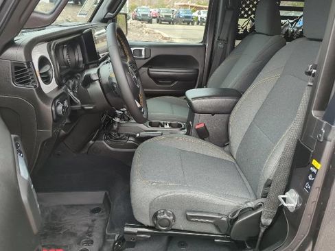Used 2024 Jeep Wrangler Sport AWD/4WD image 18