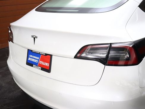 Used 2023 Tesla Model 3 Standard Range image 12