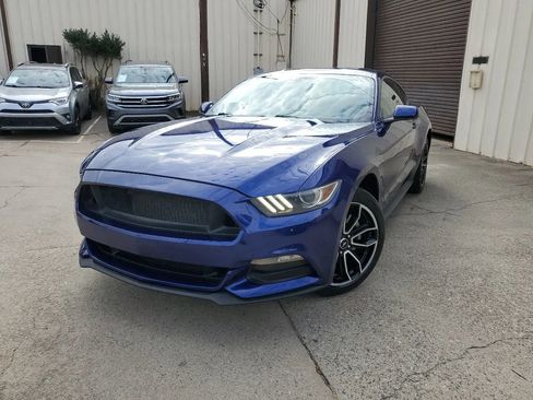 Used 2016 Ford Mustang Coupe image 4