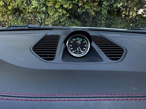 Used 2016 Porsche 911 image 40