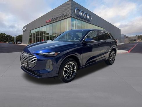 Certified 2025 Audi Q5 Premium w/ Convenience Package AWD/4WD image 1