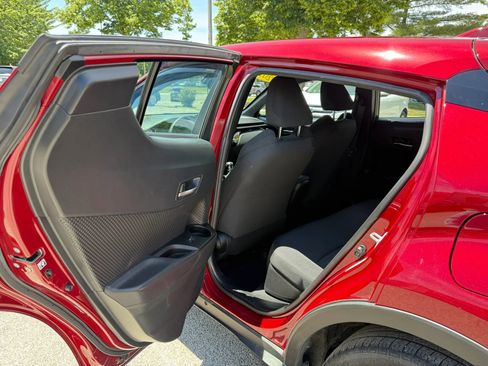 Used 2018 Toyota C-HR XLE FWD image 12