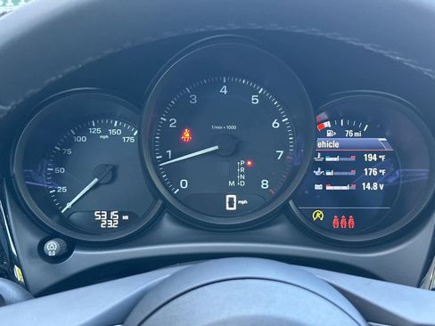 Certified 2025 Porsche Macan AWD/4WD image 28