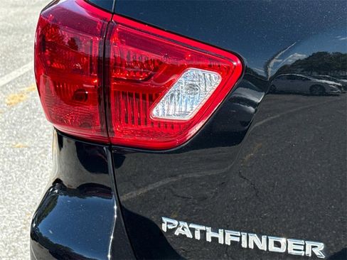 Used 2020 Nissan Pathfinder S image 26