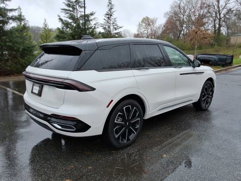 Used 2024 Lincoln Nautilus Reserve image 5