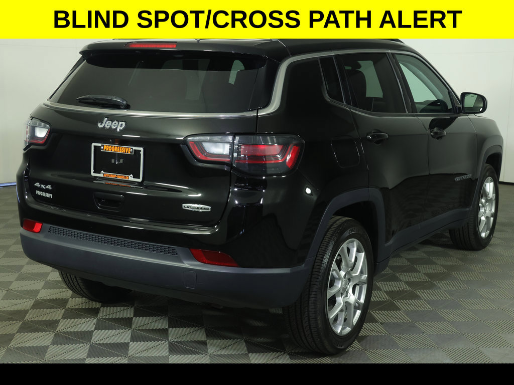 Used 2022 Jeep Compass Latitude w/ Sun and Sound Group AWD/4WD image 10