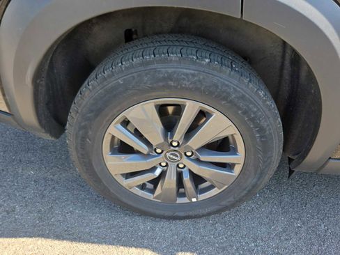 Used 2024 Nissan Pathfinder SV FWD image 4