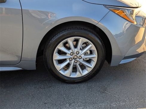 Used 2022 Toyota Corolla LE image 6
