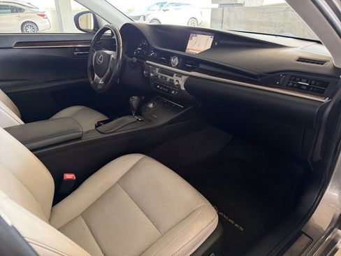 Used 2015 Lexus ES 350 w/ Luxury Package FWD image 27