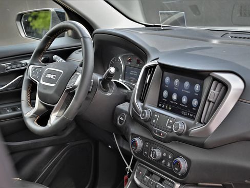 Used 2024 GMC Terrain AT4 w/ Tech Package AWD/4WD image 17