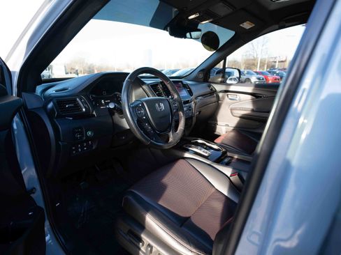 Used 2023 Honda Ridgeline Black Edition image 7