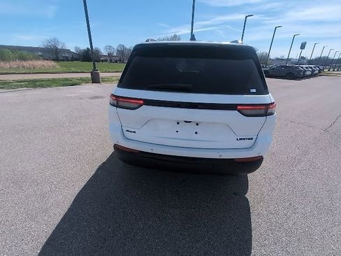 Used 2023 Jeep Grand Cherokee Limited w/ Black Appearance Package image 7