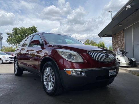 Used 2010 Buick Enclave CXL AWD/4WD image 2
