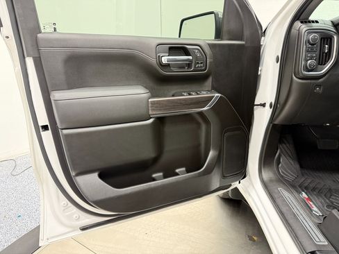 Used 2022 Chevrolet Silverado 1500 LTZ image 9