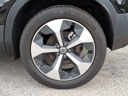 Certified 2025 Volvo XC40 B5 Plus AWD/4WD image 6