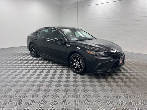 Used 2023 Toyota Camry SE image 1