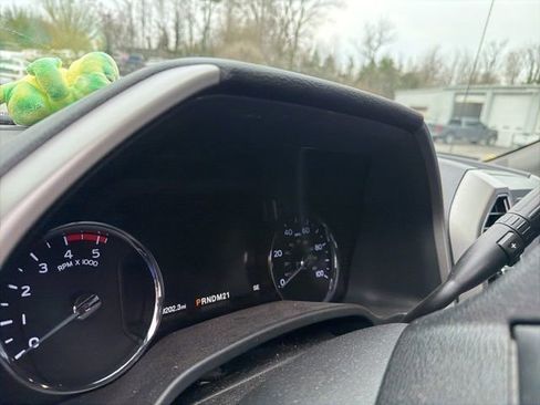 Used 2019 Ford F350 Lariat image 28