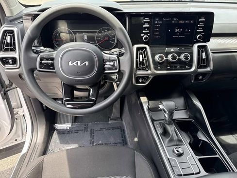 Used 2022 Kia Sorento LX FWD image 17