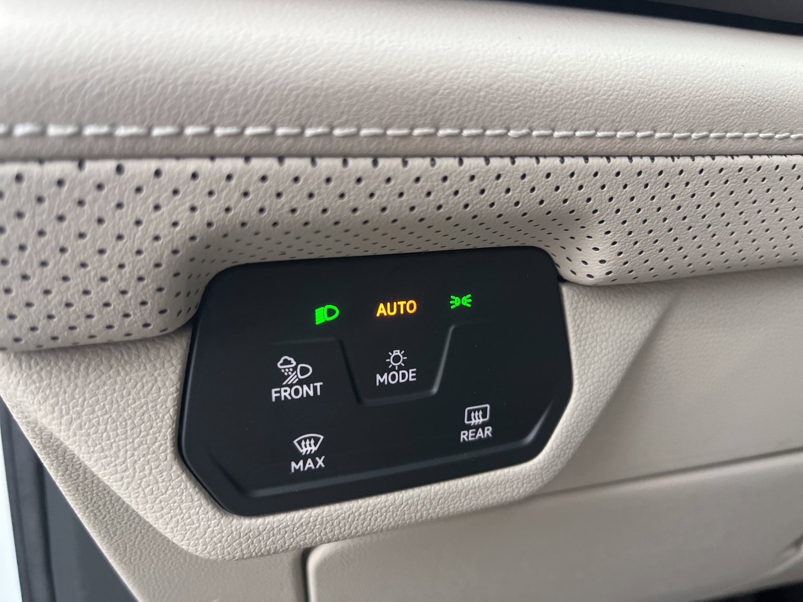 New 2026 Volkswagen Atlas SE FWD image 10