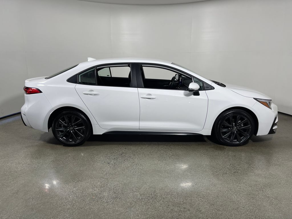 Certified 2025 Toyota Corolla SE FWD image 2