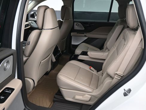 Used 2022 Lincoln Aviator Reserve w/ Equipment Group 201A image 6