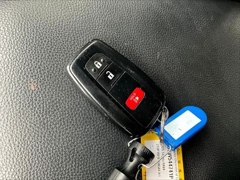 Used 2025 Toyota RAV4 XLE AWD/4WD image 30