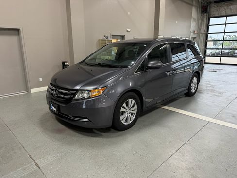 Used 2016 Honda Odyssey SE image 2