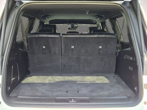 Used 2024 Jeep Wagoneer L Series II image 12