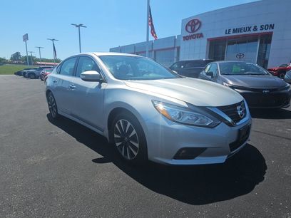 Used 2016 Nissan Altima 2.5 SV w/ Convenience Package